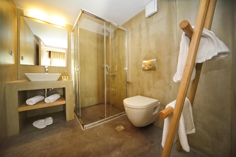 Superior Triple Room image 2