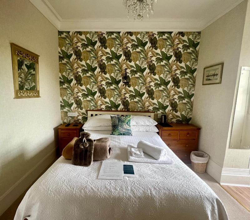 Compact Double Room image 1