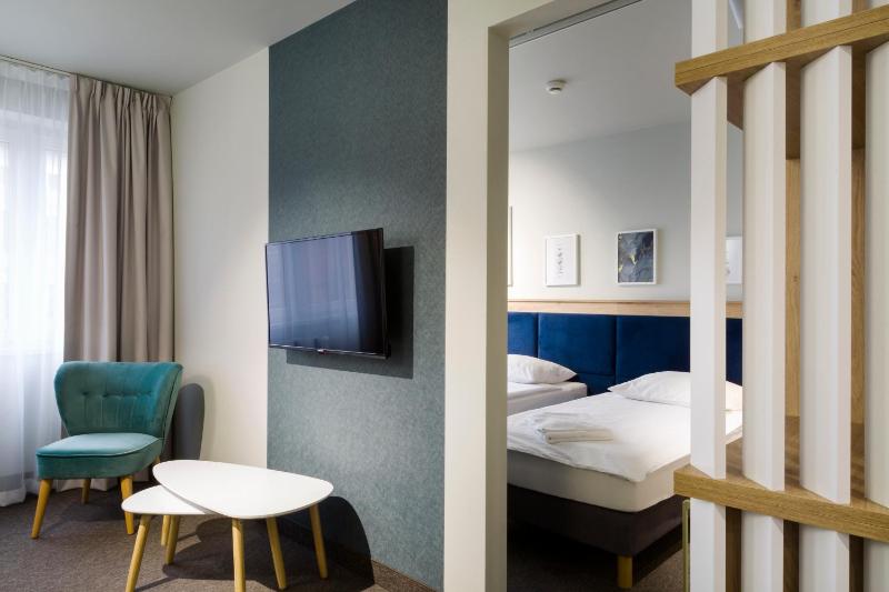 Deluxe Triple Room image 3