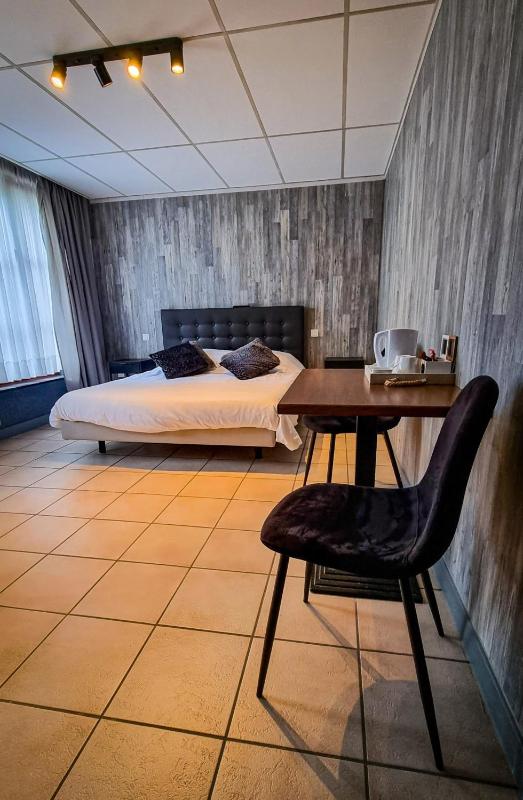 Twin Room image 1