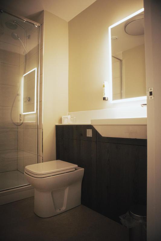 Classic Double Room image 4