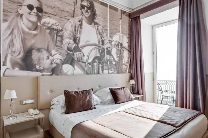 Deluxe Double or Twin Room image 1