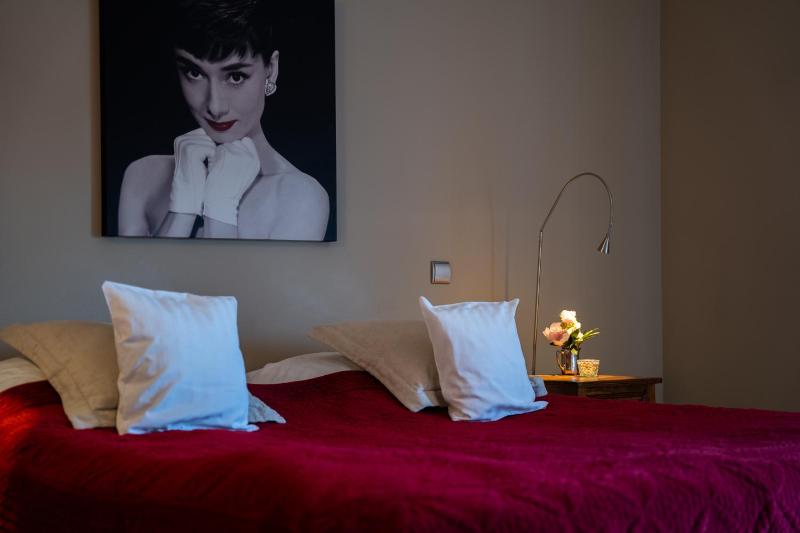 Standard Double Room image 3