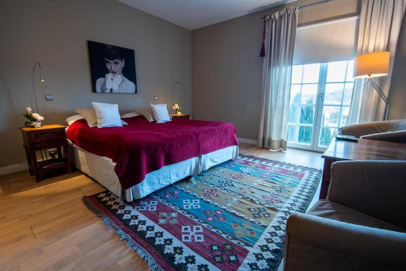 Standard Double Room image 4