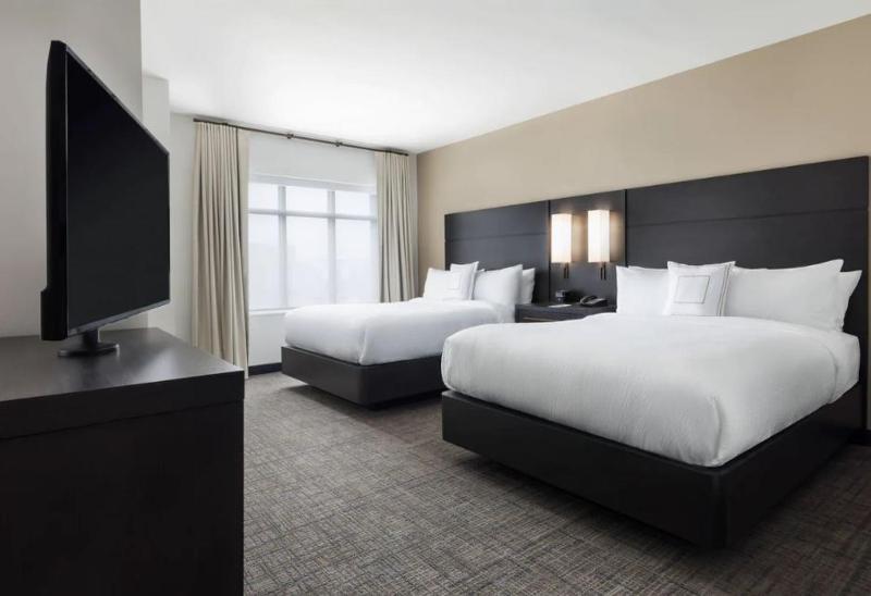 One-Bedroom Suite with Two Queen Beds and Sofa Bed image 1