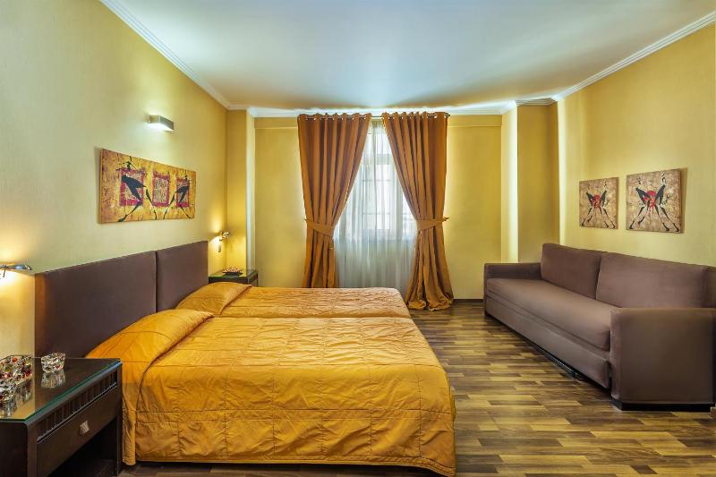 Quadruple Room image 4