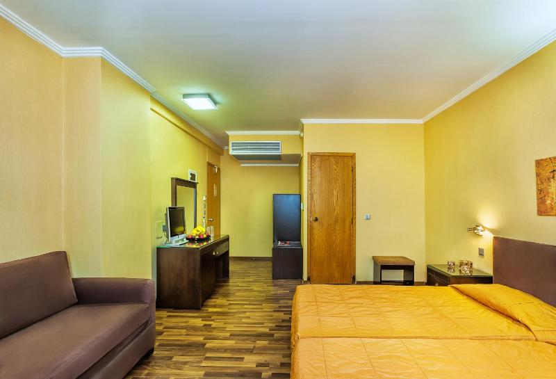 Quadruple Room image 3