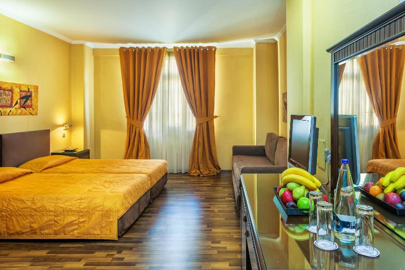 Quadruple Room image 2