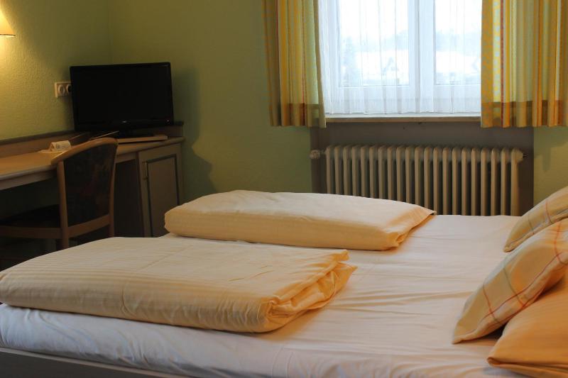 Standard Triple Room image 2