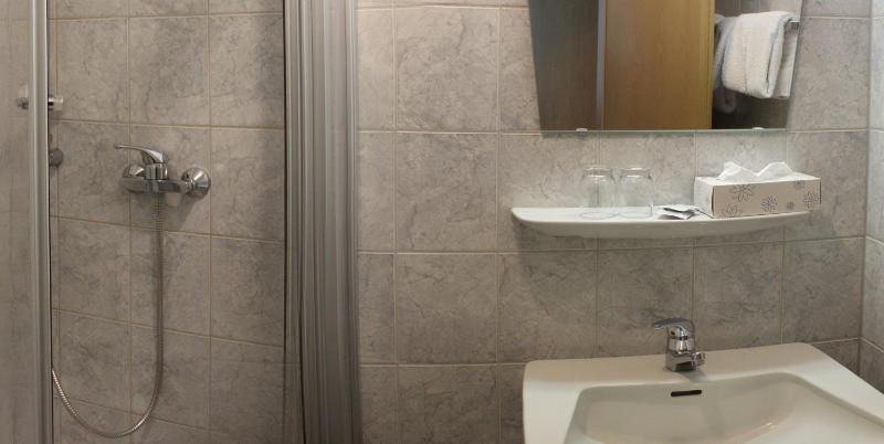 Standard Twin Room image 2