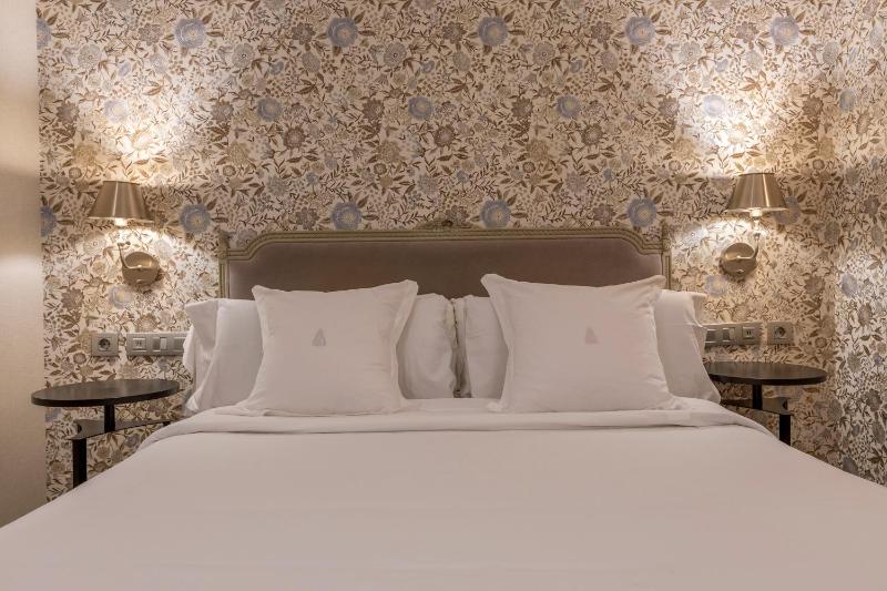 Double or Twin Room with Extra Bed (2 Adults + 1 Child) image 1