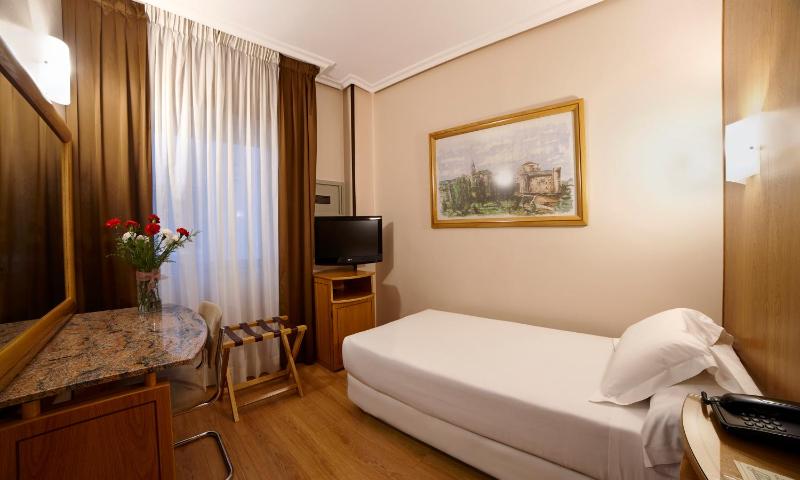 Single Room image 4
