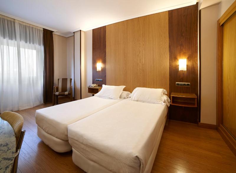 Double or Twin Room image 3
