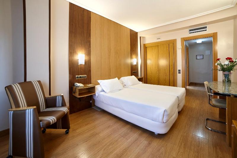 Double Room with Extra Bed image 4