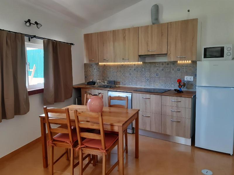 One-Bedroom Apartment image 3