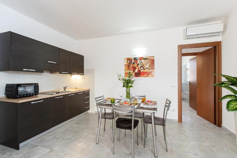 One-Bedroom Apartment - Ground Floor image 3