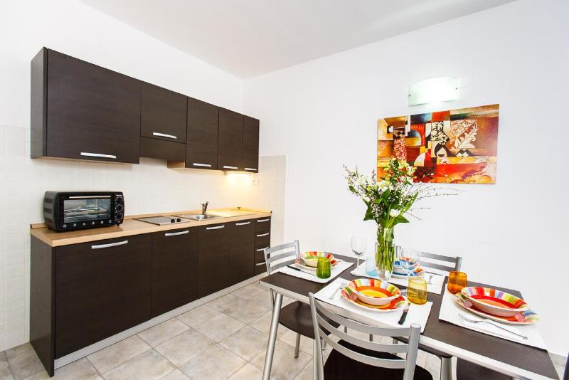 One-Bedroom Apartment with Sea View image 3