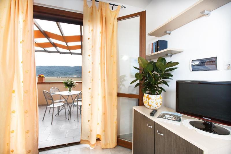 One-Bedroom Apartment with Sea View image 2