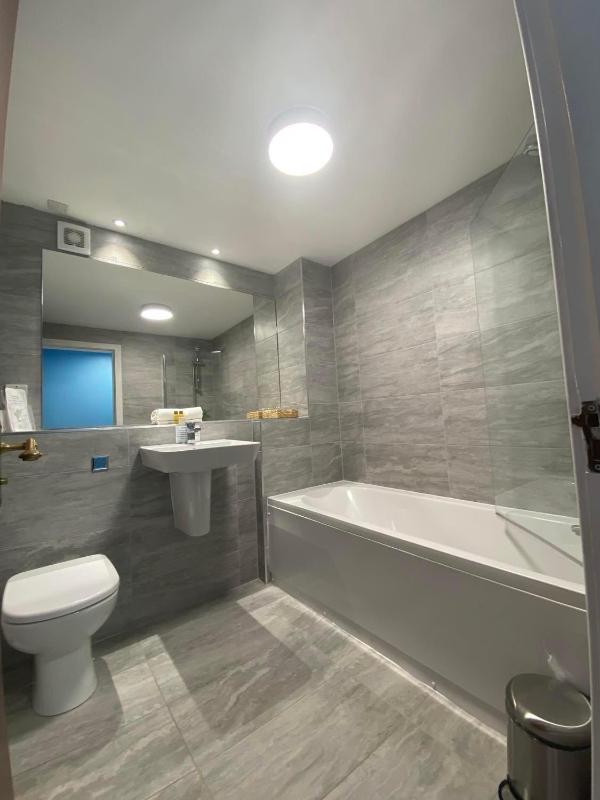 Double Room with Lake View image 1