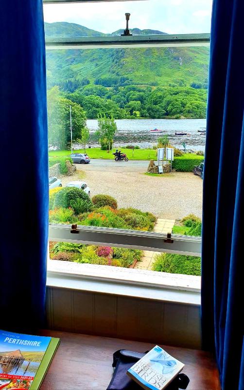 Superior King Room with Lake View image 3