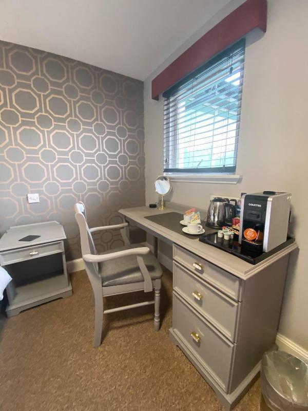 Double Room with Lake View image 4