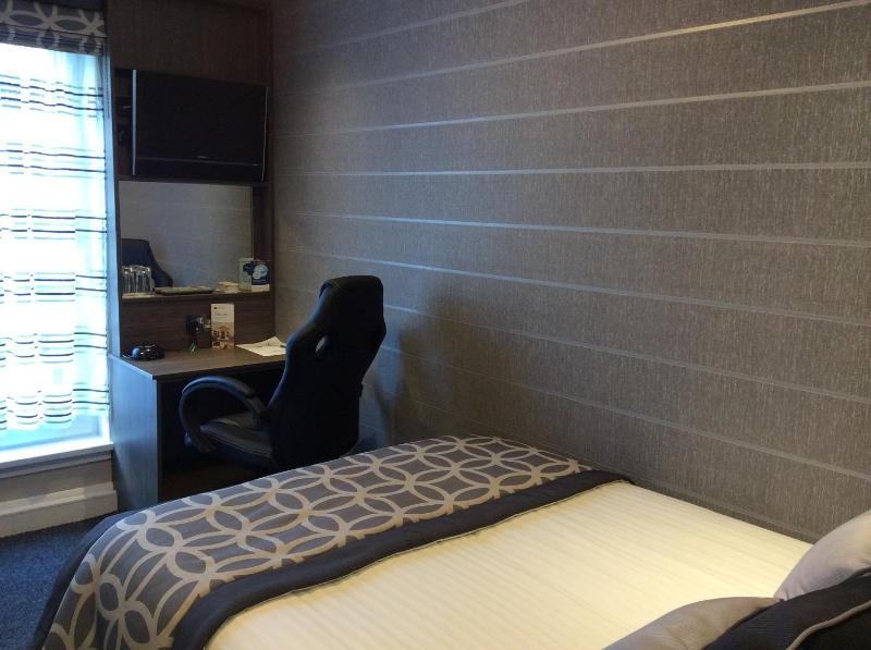 Small Compact Double Room image 1