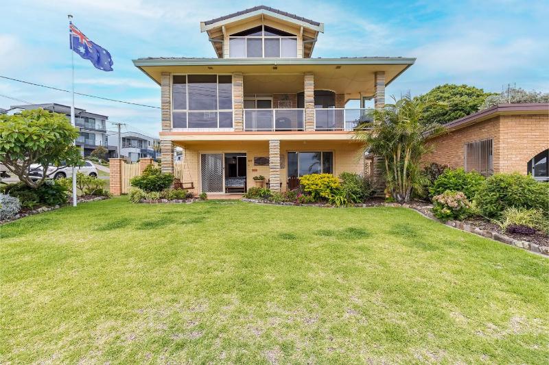 Anchored at Fingal Bay 80 Marine Drive - image 22