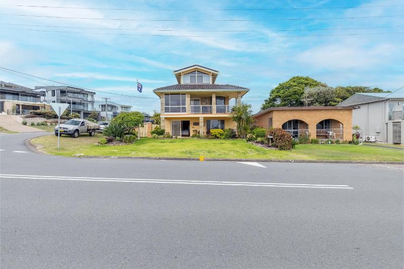 Anchored at Fingal Bay 80 Marine Drive - image 21