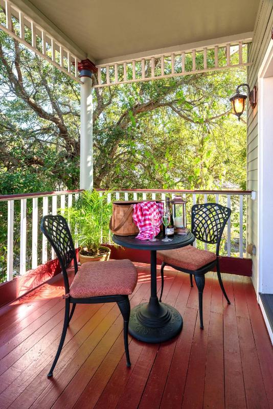 Superior King Suite image 3