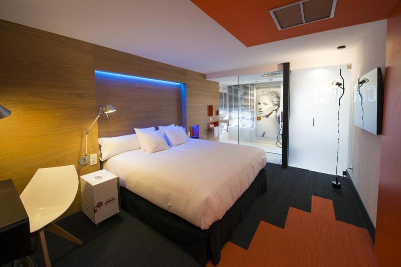 Premium Double Room image 3