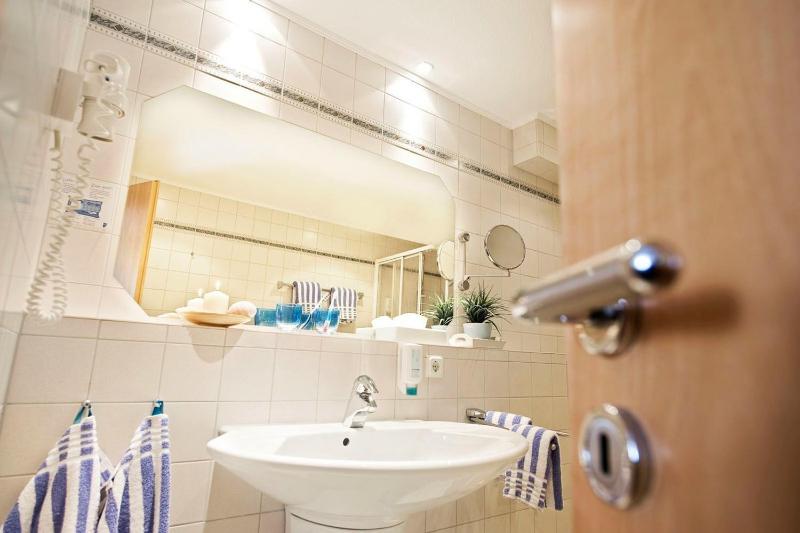 Double Room with Balcony image 4