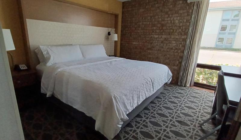 King Suite - Non-Smoking image 1