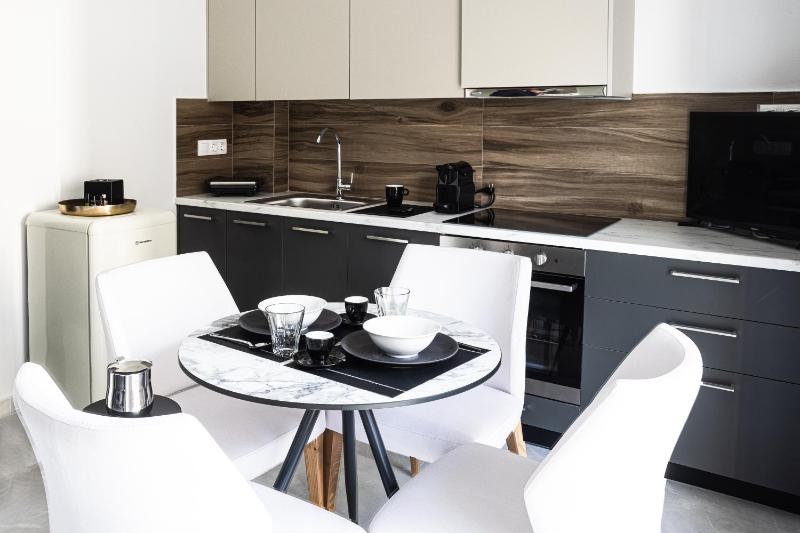 Deluxe Apartment image 2