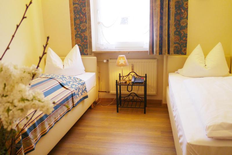Twin Room image 2