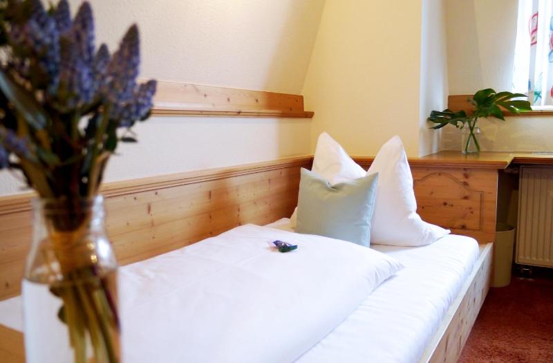 Single Room image 4