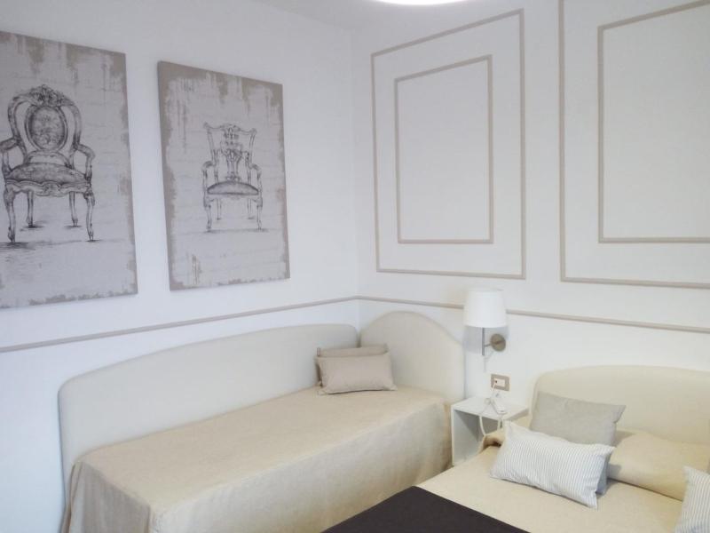 Quadruple Room with Sea View image 3
