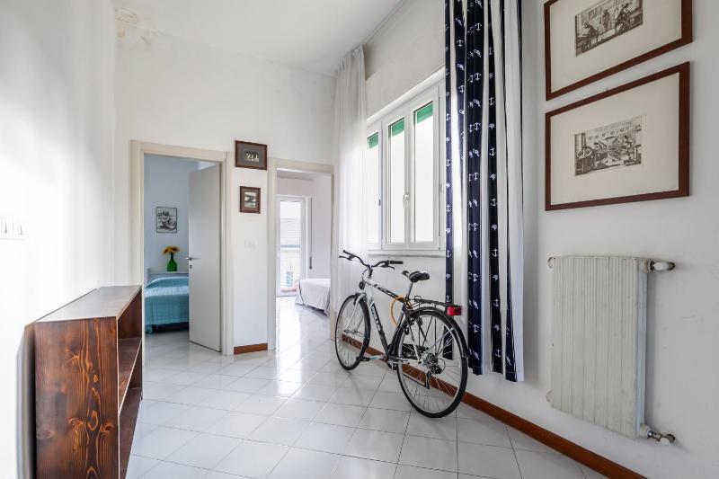 GuestHost - Viareggio Roomy Apartment with Balconies - image 13