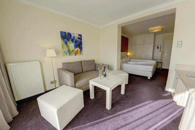 Junior Suite with Balcony image 4