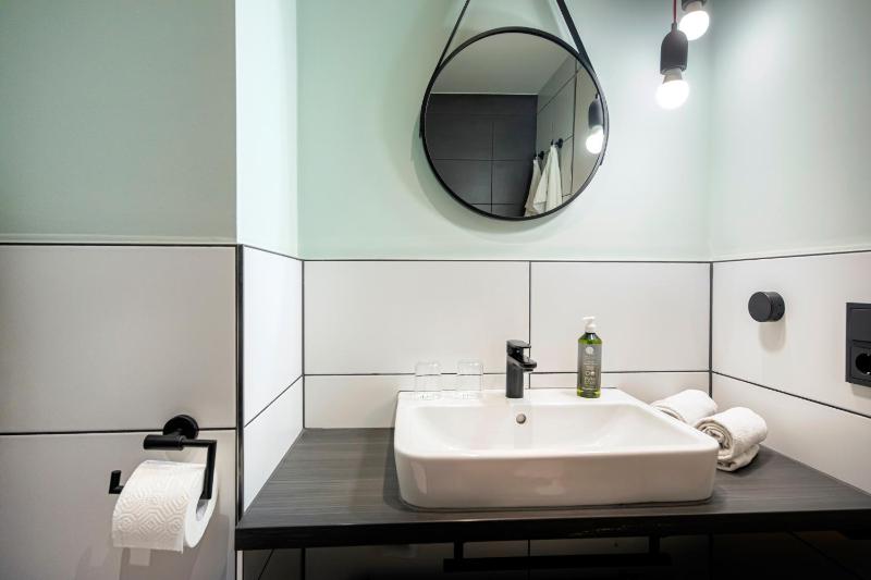 Business Single Room image 4
