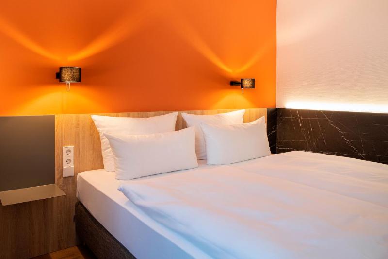 Business Single Room image 1
