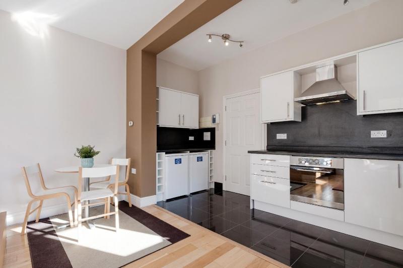 Deluxe Studio image 3