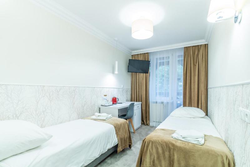 Standard Double Room image 3