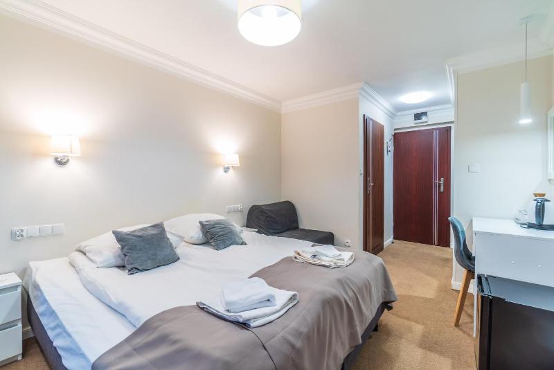 Double Room with Balcony (2 Adults + 1 Child) image 3