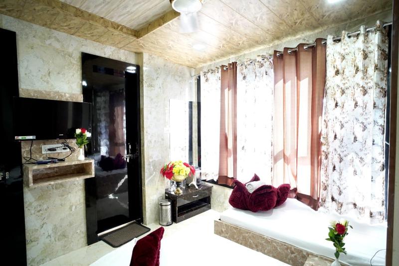Hotel Kaaynat Royale 5 Min. Walking Distance from Dargah - image 12