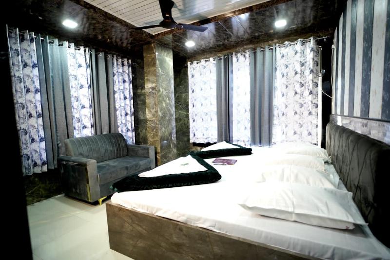 Hotel Kaaynat Royale 5 Min. Walking Distance from Dargah - image 16