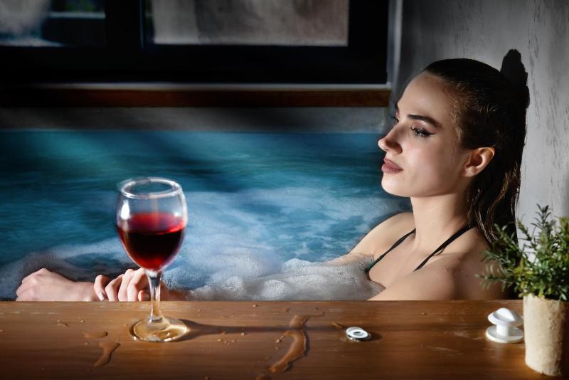 Suite with Hot Tub & Mountain View image 3