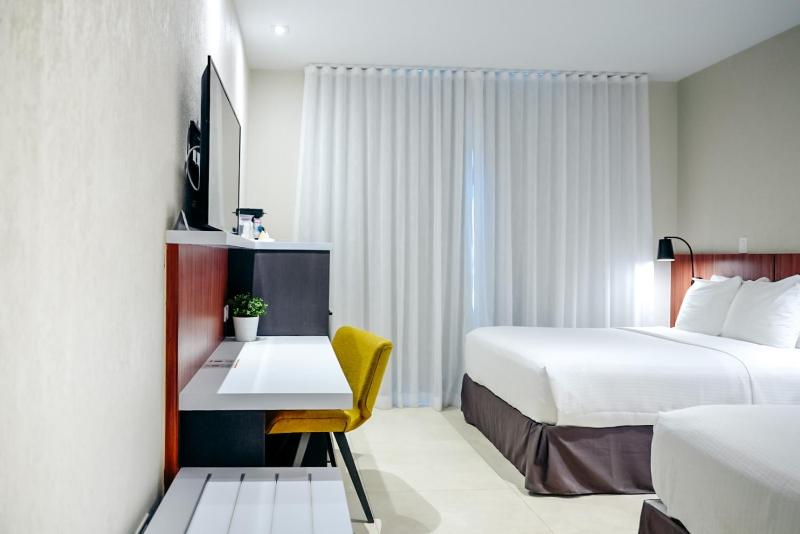 Standard Room with Two Beds image 4