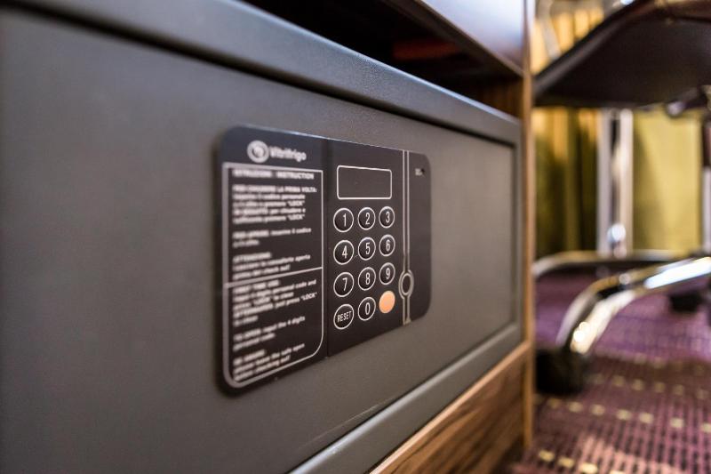 Standard King Room with Sofa Bed image 1