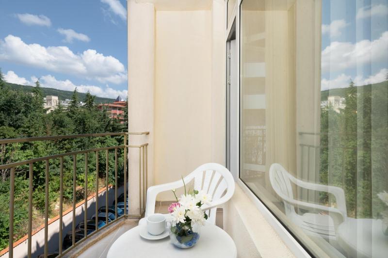 Double Room with Garden View image 3