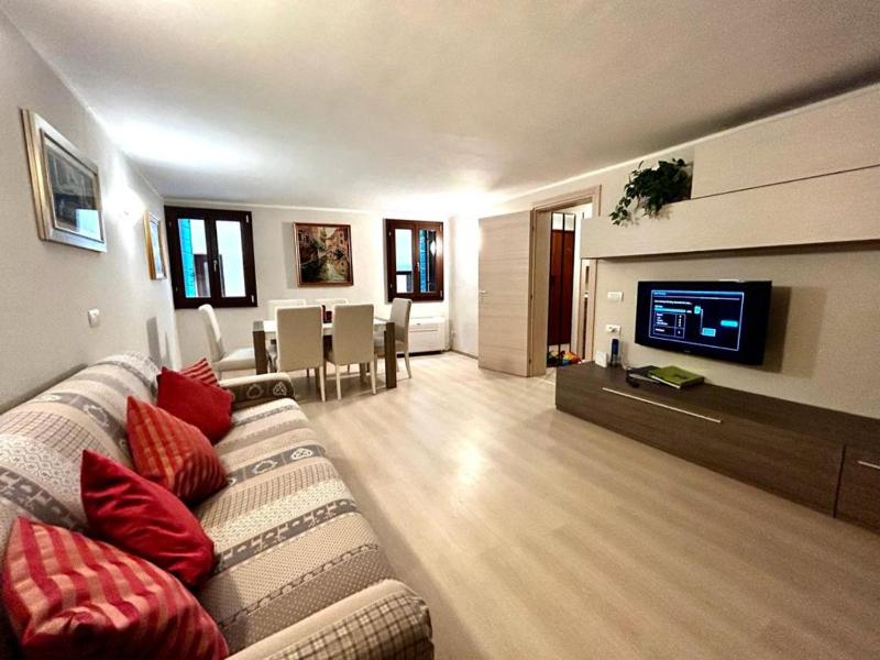 One-Bedroom Apartment - Second Floor - San Marco 2247 image 2
